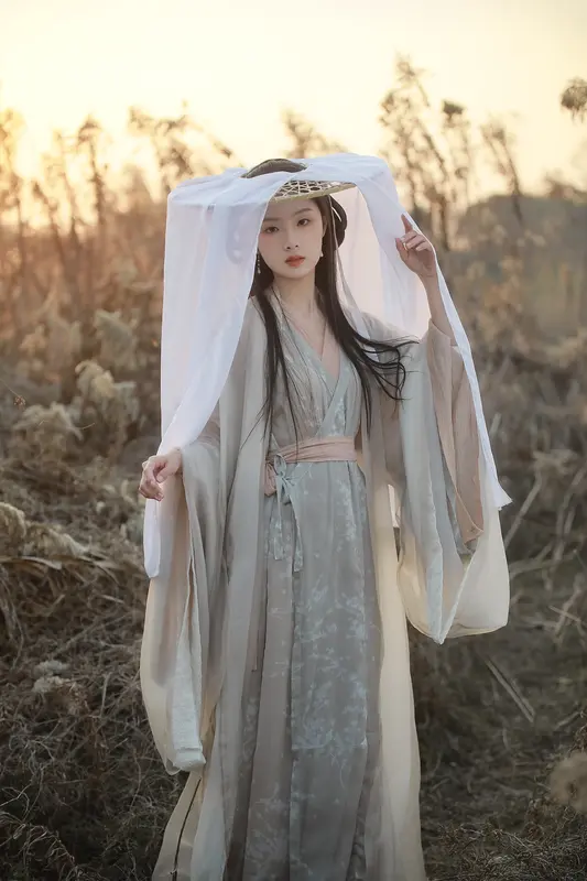 [YITUYU艺图语]2025.01.28 叹秋 溱溱 - 艺图语